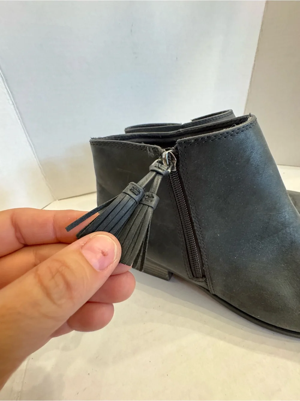 Clarks Collection Ankle Booties Sz 8.5 W Side Zip Black Tassel Ultimate Comfort